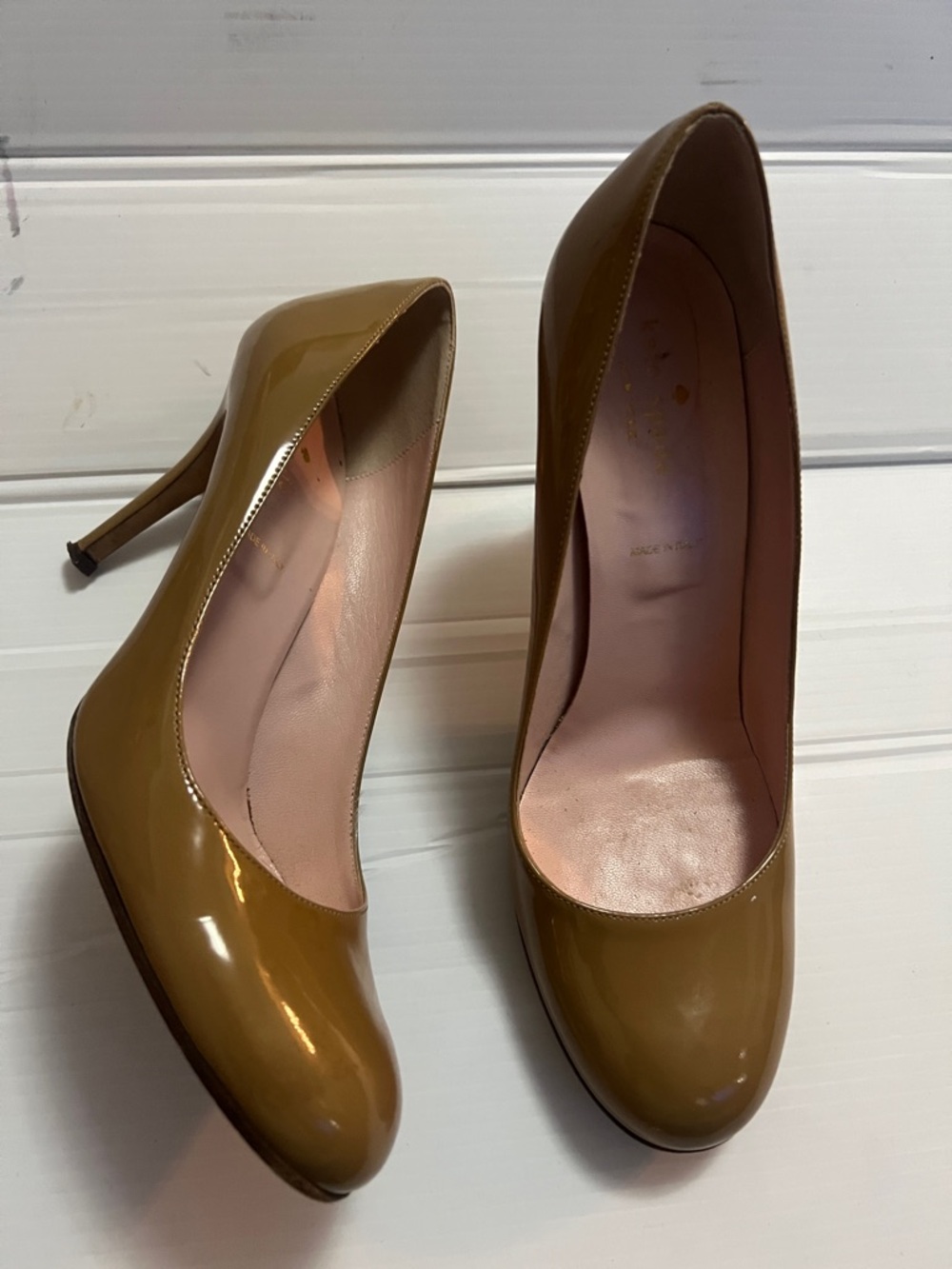KATE SPADE OLIVE PATENT ROUND TOE LEATHER PUMPS SIZE 9 1/2 - Picture 2 of 9